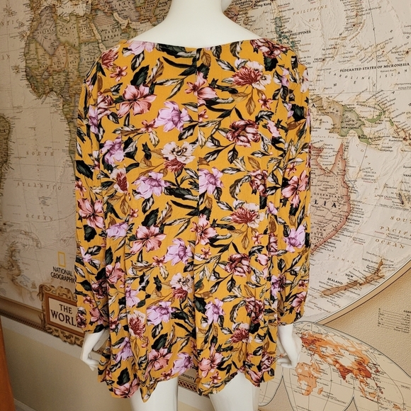 Torrid yellow pink green scoop neck flowy moody floral top with pleats boho 3X - Picture 4 of 13